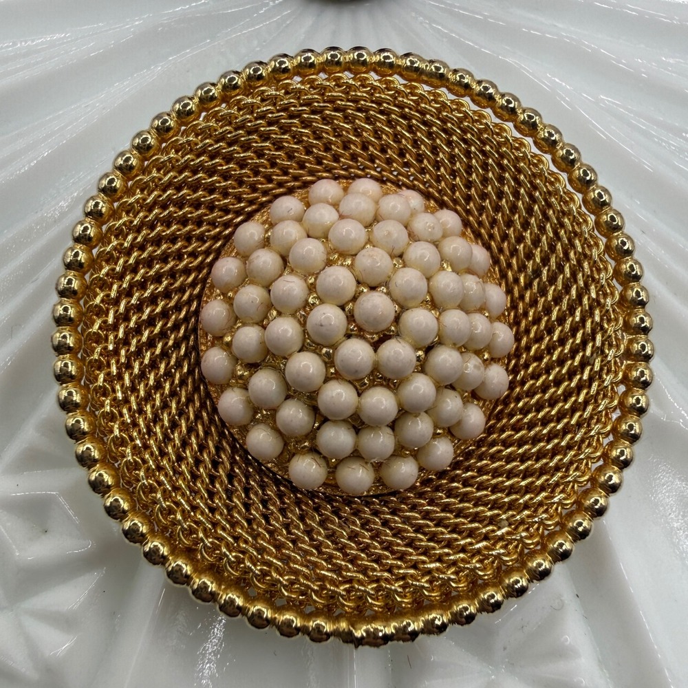 Vtg Gold Tone‎ Woven Mesh Round Brooch White Faux Pearl Cluster Dome Pin retro